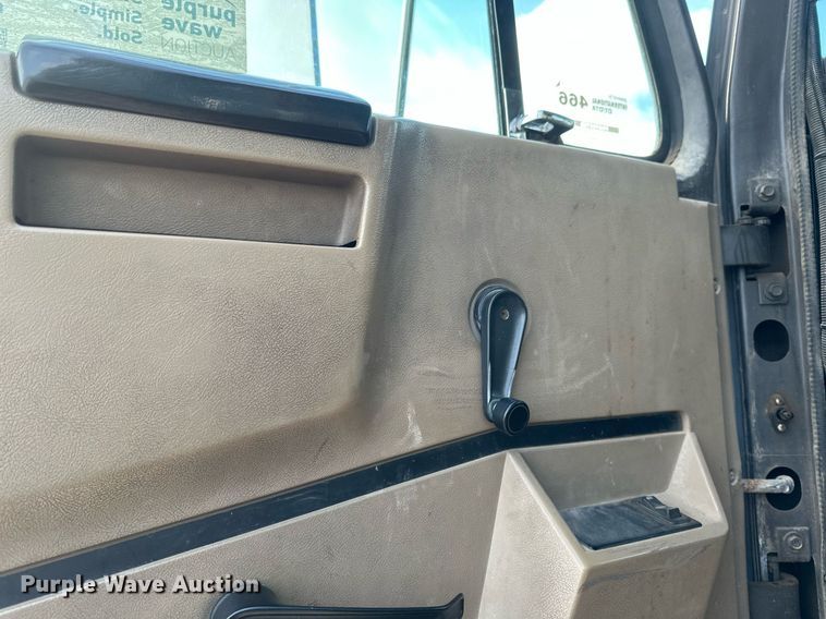 image for item DV0566 1995 International  2554 dump truck