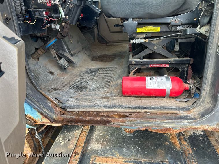 image for item DV0566 1995 International  2554 dump truck