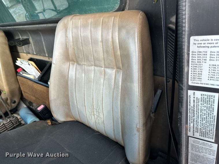 image for item DV0566 1995 International  2554 dump truck