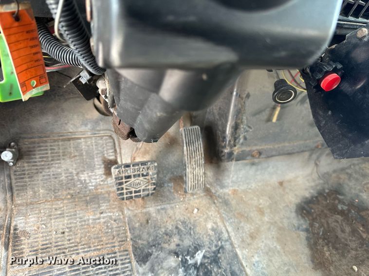 image for item DV0566 1995 International  2554 dump truck