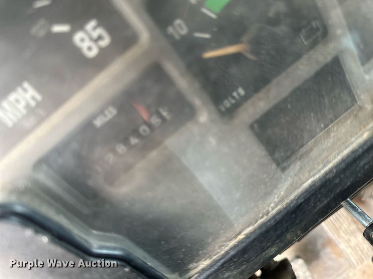 image for item DV0566 1995 International  2554 dump truck