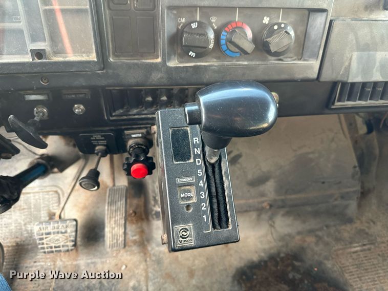 image for item DV0566 1995 International  2554 dump truck