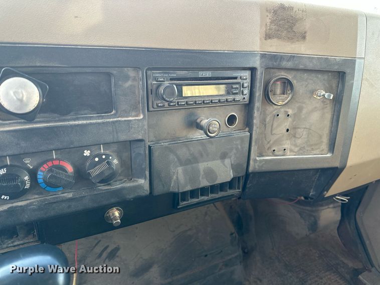 image for item DV0566 1995 International  2554 dump truck