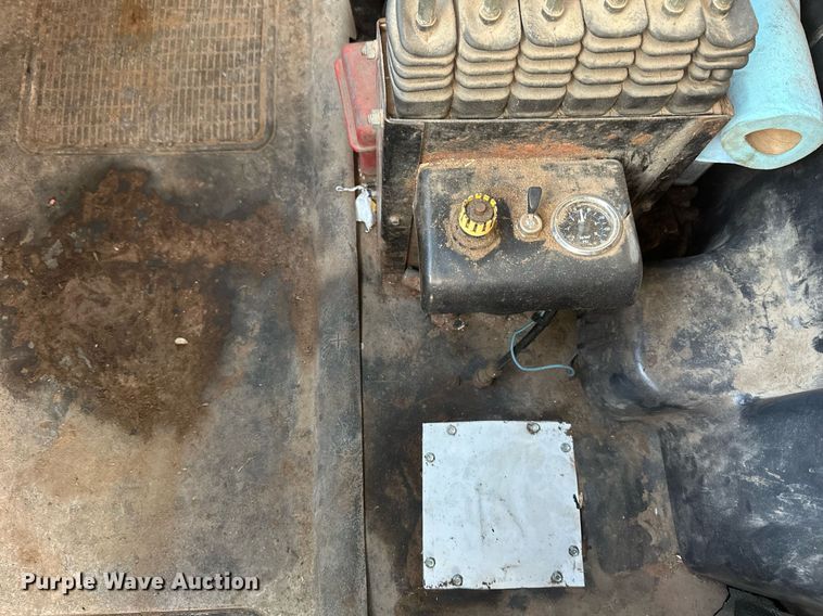 image for item DV0566 1995 International  2554 dump truck