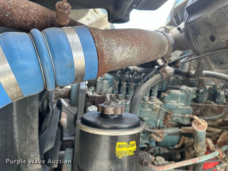 image for item DV0566 1995 International  2554 dump truck