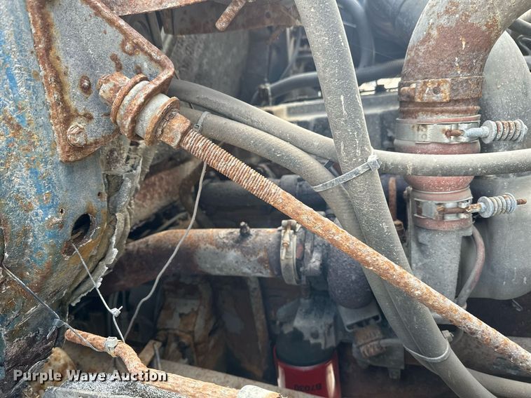 image for item DV0566 1995 International  2554 dump truck