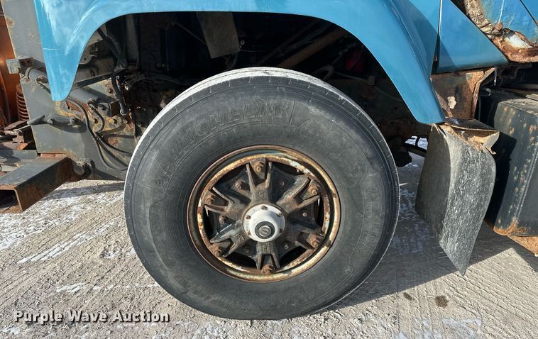 image for item DV0566 1995 International  2554 dump truck