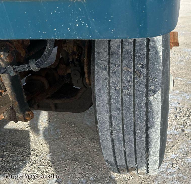 image for item DV0566 1995 International  2554 dump truck