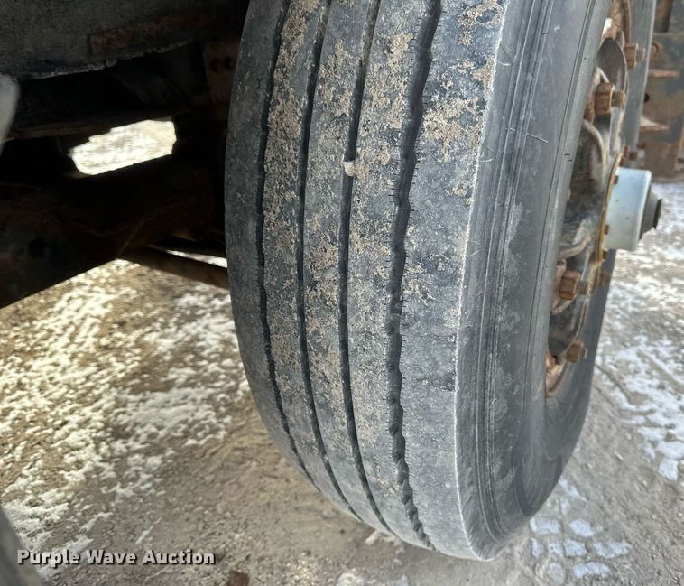 image for item DV0566 1995 International  2554 dump truck