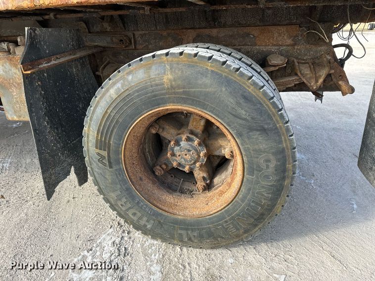 image for item DV0566 1995 International  2554 dump truck