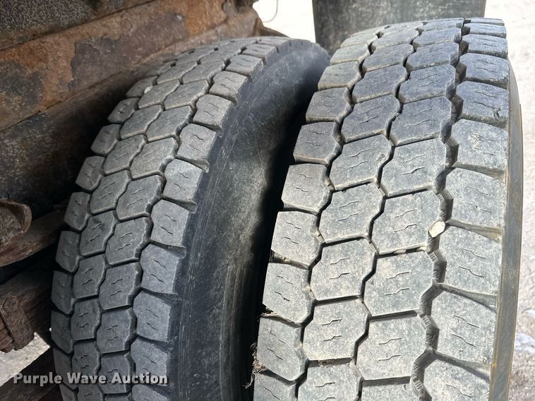 image for item DV0566 1995 International  2554 dump truck