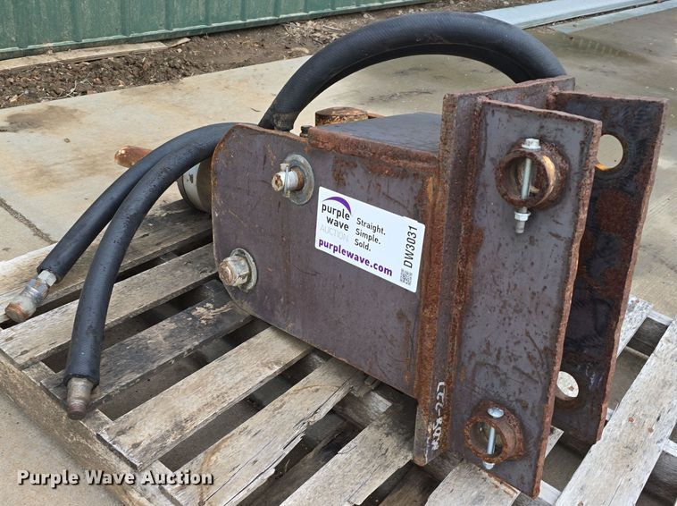 image for item DW3031 (2) excavator attachments