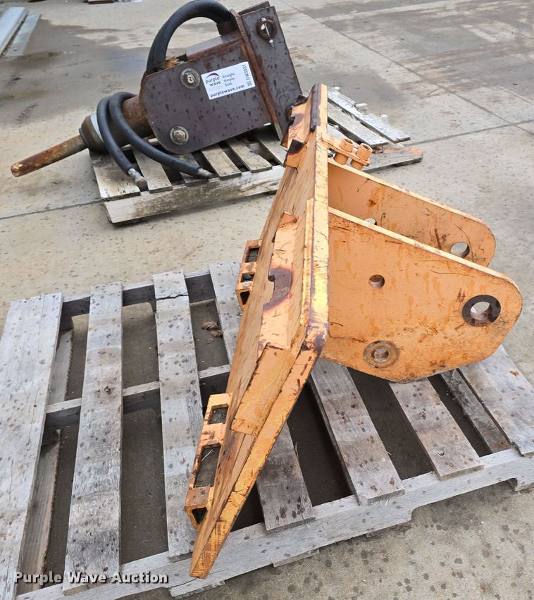 image for item DW3031 (2) excavator attachments