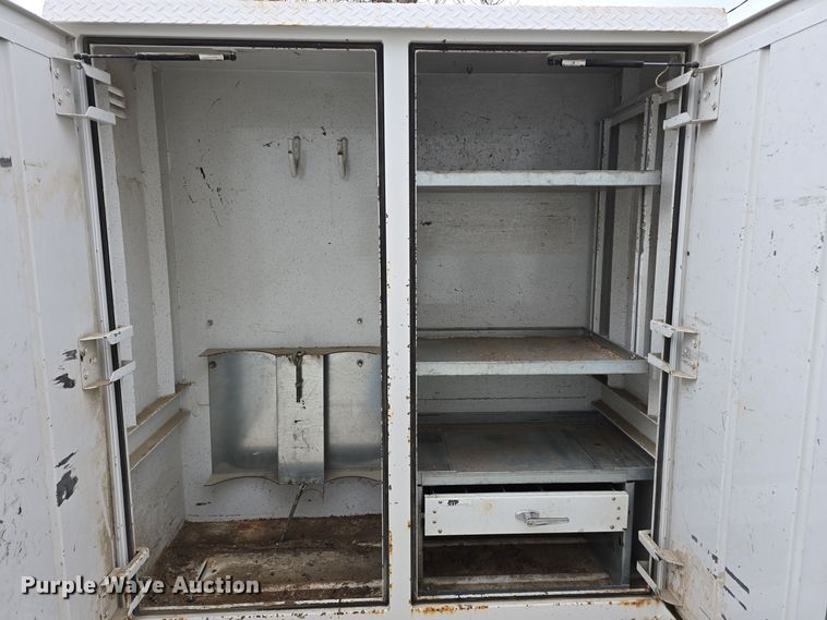 image for item DW3032 2017 Ford F550 Super Duty XL SuperCab utility / service truck