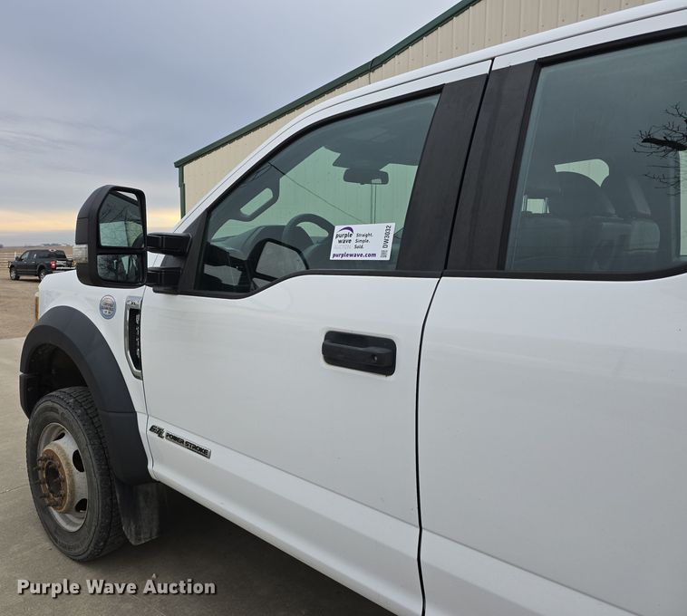 image for item DW3032 2017 Ford F550 Super Duty XL SuperCab utility / service truck