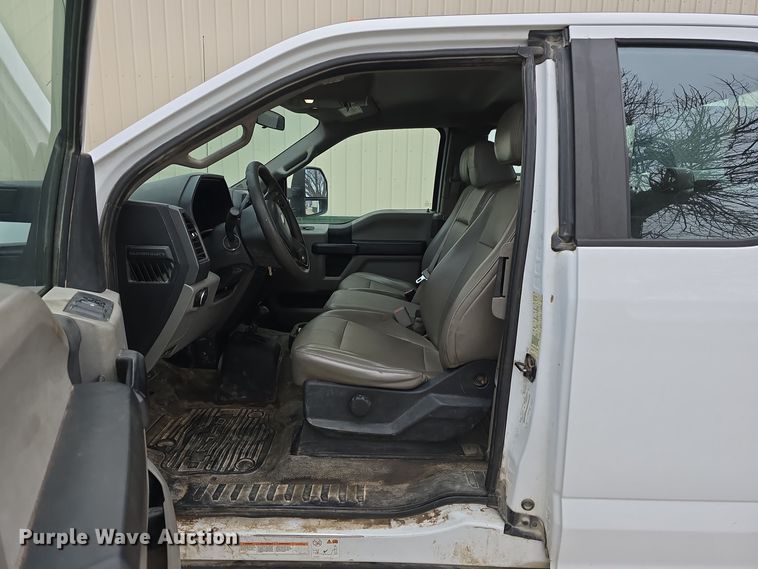 image for item DW3032 2017 Ford F550 Super Duty XL SuperCab utility / service truck