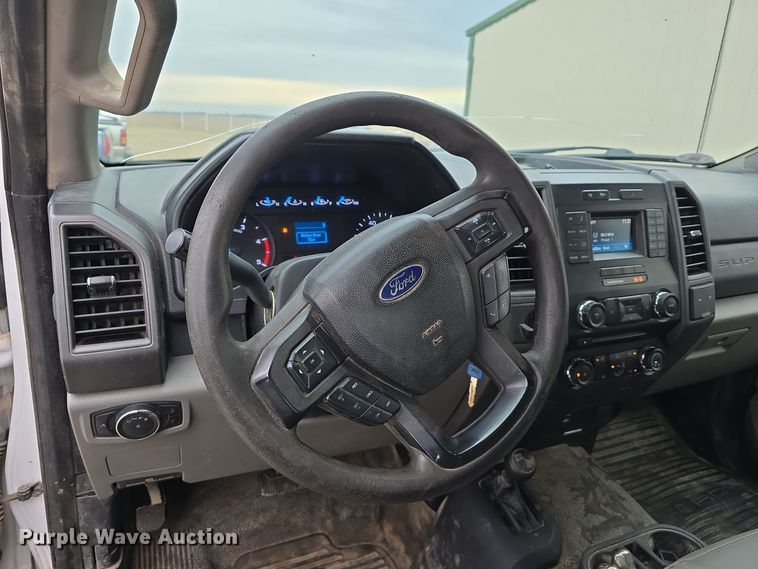 image for item DW3032 2017 Ford F550 Super Duty XL SuperCab utility / service truck
