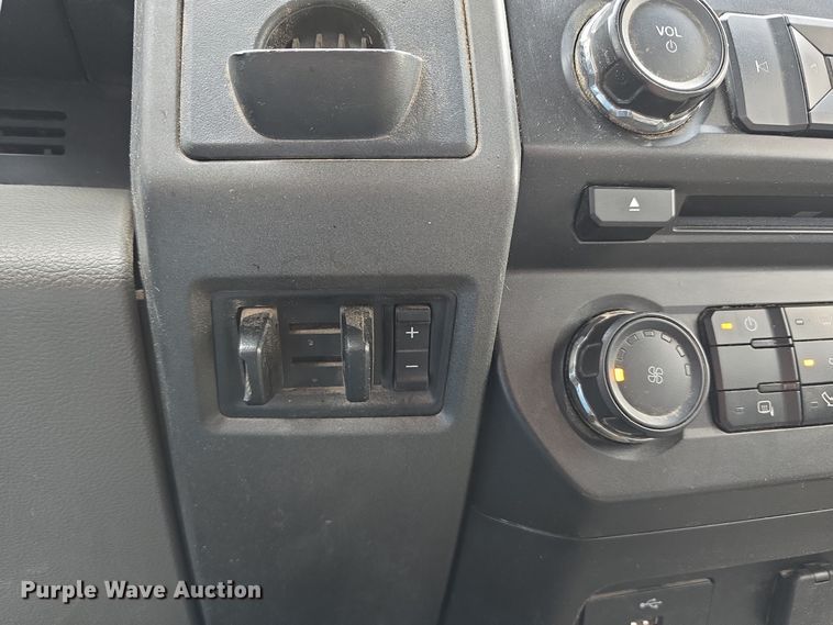 image for item DW3032 2017 Ford F550 Super Duty XL SuperCab utility / service truck