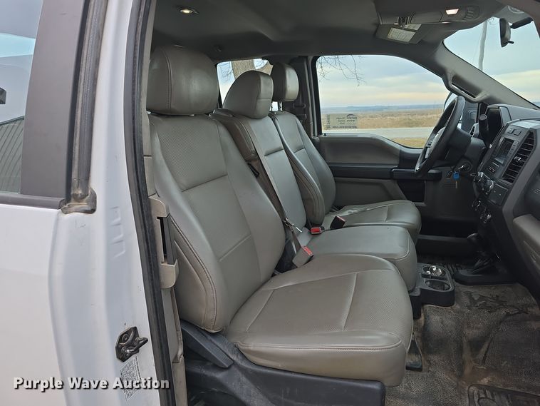 image for item DW3032 2017 Ford F550 Super Duty XL SuperCab utility / service truck