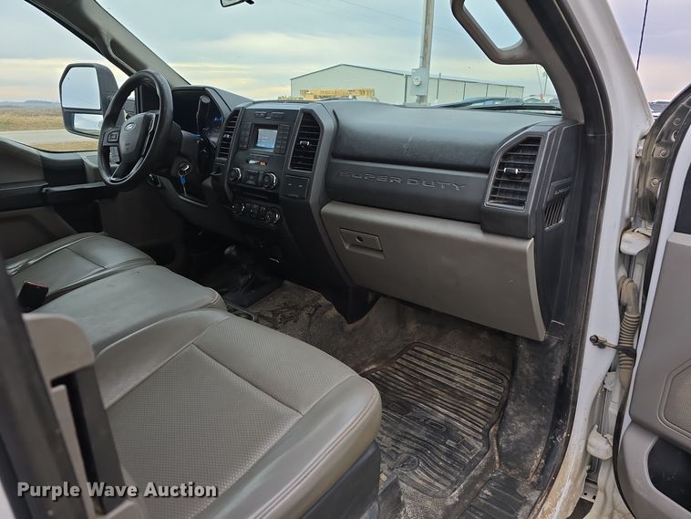 image for item DW3032 2017 Ford F550 Super Duty XL SuperCab utility / service truck