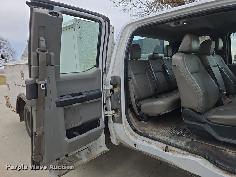 image for item DW3032 2017 Ford F550 Super Duty XL SuperCab utility / service truck