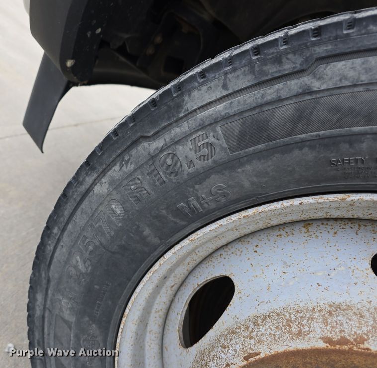 image for item DW3032 2017 Ford F550 Super Duty XL SuperCab utility / service truck