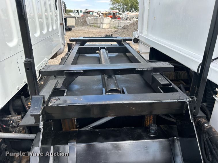 image for item EG1067 2007 Freightliner  Business Class M2 Crew Cab utility / service truck