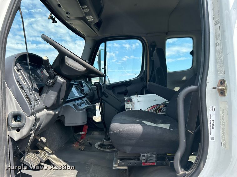 image for item EG1067 2007 Freightliner  Business Class M2 Crew Cab utility / service truck