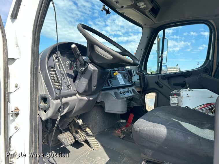 image for item EG1067 2007 Freightliner  Business Class M2 Crew Cab utility / service truck