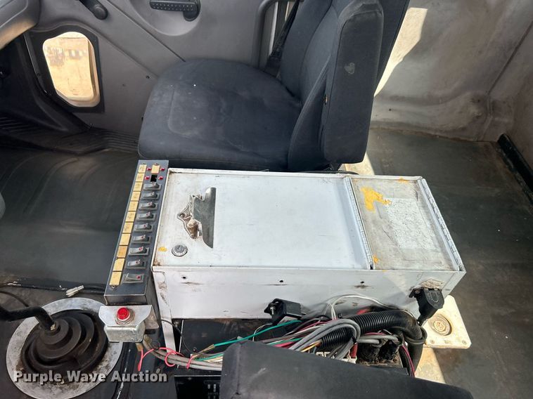 image for item EG1067 2007 Freightliner  Business Class M2 Crew Cab utility / service truck