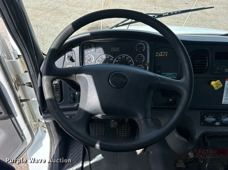 image for item EG1067 2007 Freightliner  Business Class M2 Crew Cab utility / service truck