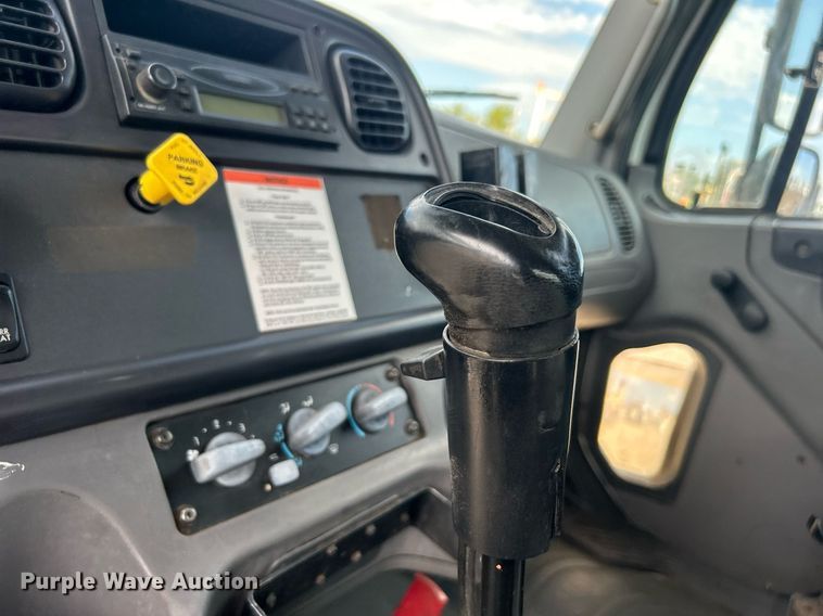 image for item EG1067 2007 Freightliner  Business Class M2 Crew Cab utility / service truck