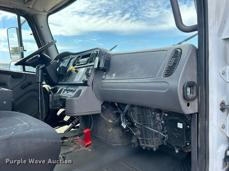 image for item EG1067 2007 Freightliner  Business Class M2 Crew Cab utility / service truck