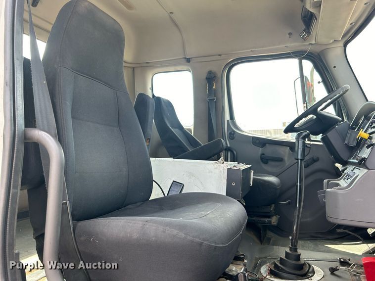 image for item EG1067 2007 Freightliner  Business Class M2 Crew Cab utility / service truck