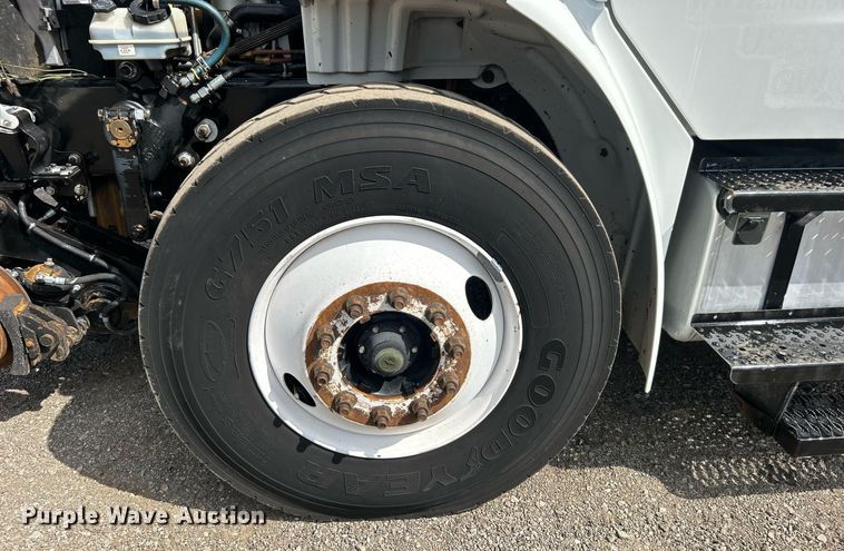 image for item EG1067 2007 Freightliner  Business Class M2 Crew Cab utility / service truck