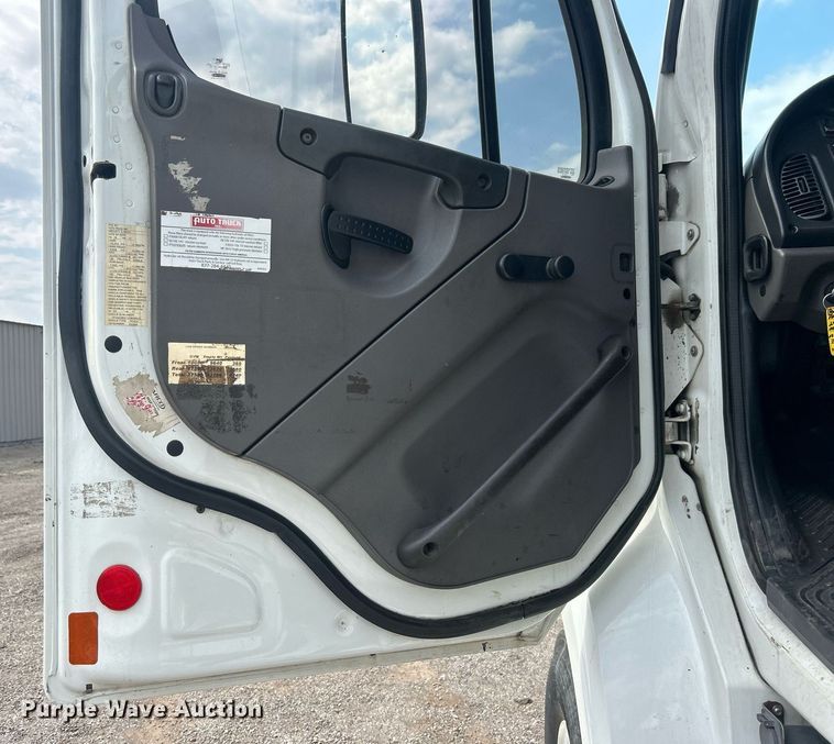 image for item EG1146 2012 Freightliner  Business Class M2 Crew Cab utility / service truck