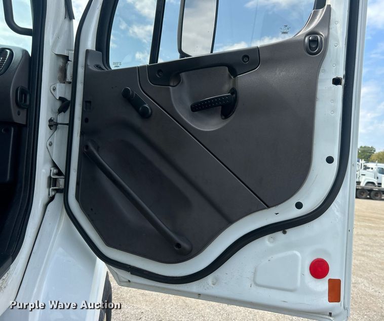 image for item EG1146 2012 Freightliner  Business Class M2 Crew Cab utility / service truck