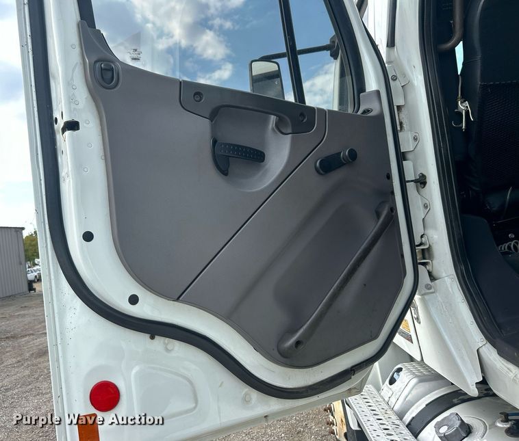 image for item EG1146 2012 Freightliner  Business Class M2 Crew Cab utility / service truck