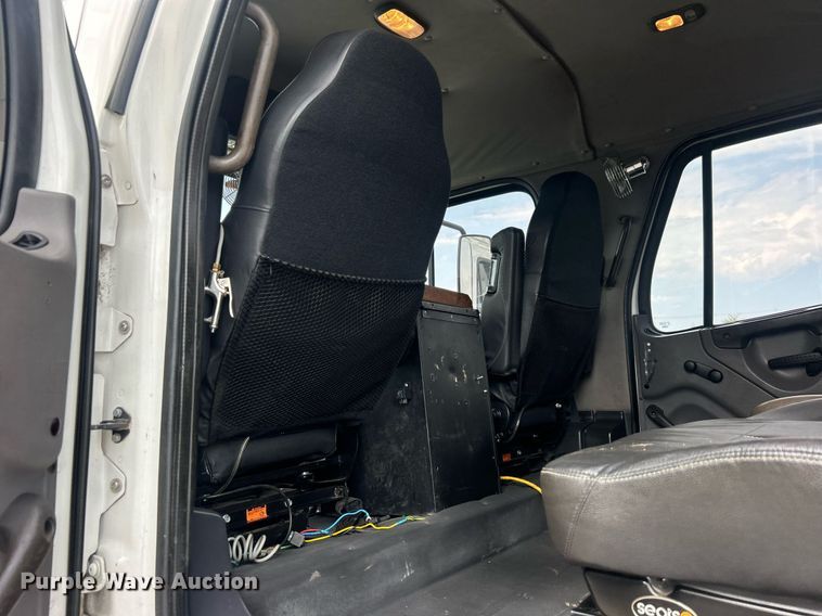 image for item EG1146 2012 Freightliner  Business Class M2 Crew Cab utility / service truck