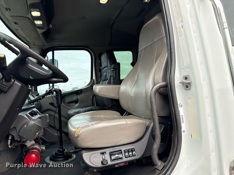 image for item EG2252 2013 Freightliner Business Class M2 Crew Cab utility / service truck