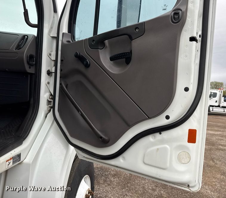 image for item EG2252 2013 Freightliner Business Class M2 Crew Cab utility / service truck