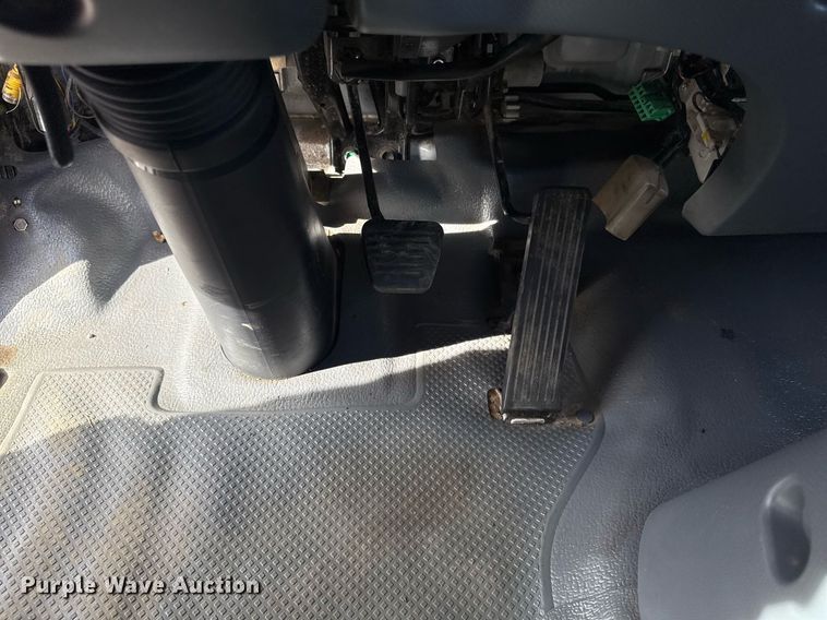 image for item EG2353 2016 Isuzu NPR roll-off container truck