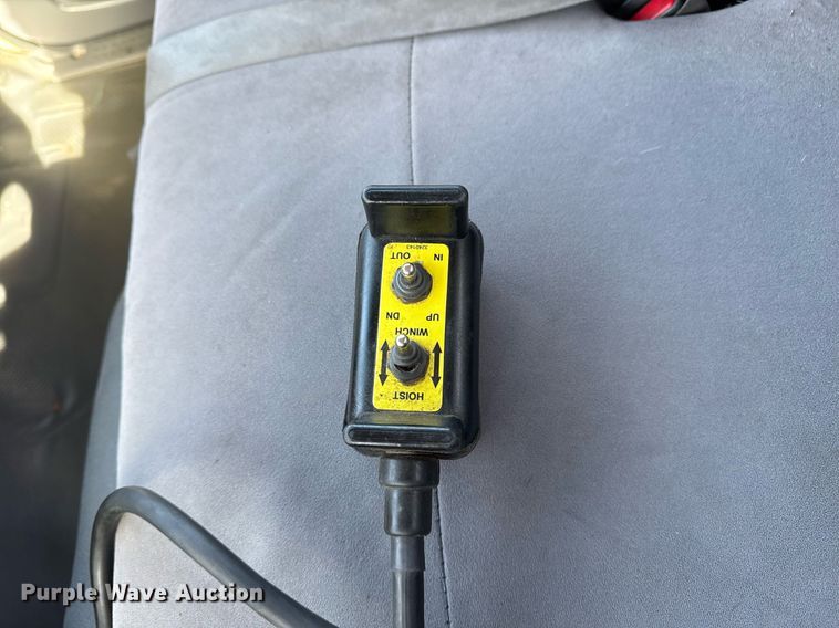 image for item EG2353 2016 Isuzu NPR roll-off container truck