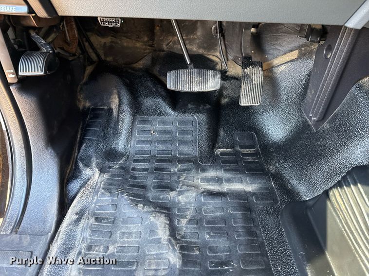 image for item EG2404 2015 Ford F350 Super Duty SuperCab utility bed pickup truck