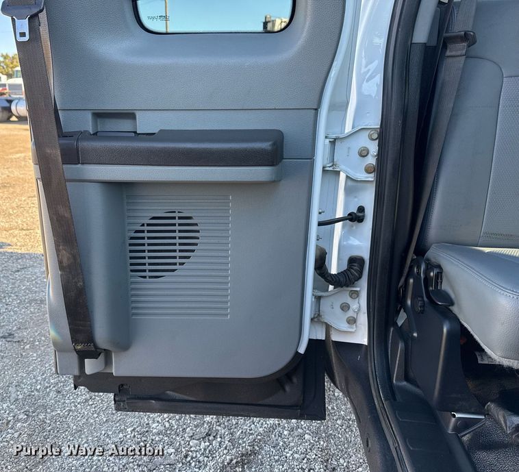 image for item EG2404 2015 Ford F350 Super Duty SuperCab utility bed pickup truck