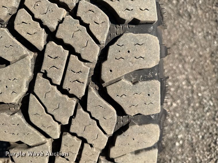 image for item EG2404 2015 Ford F350 Super Duty SuperCab utility bed pickup truck