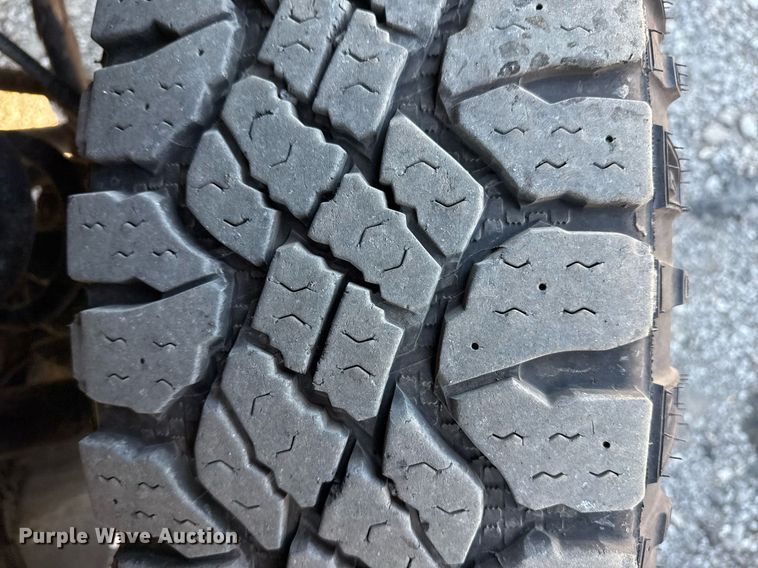 image for item EG2404 2015 Ford F350 Super Duty SuperCab utility bed pickup truck