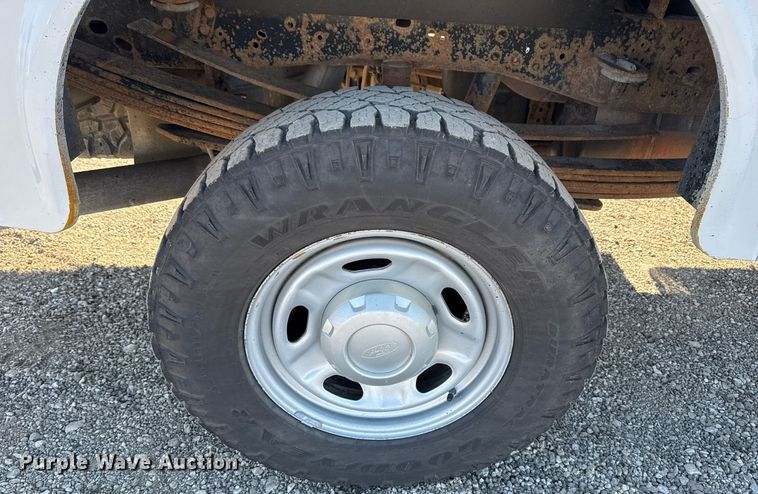 image for item EG2404 2015 Ford F350 Super Duty SuperCab utility bed pickup truck