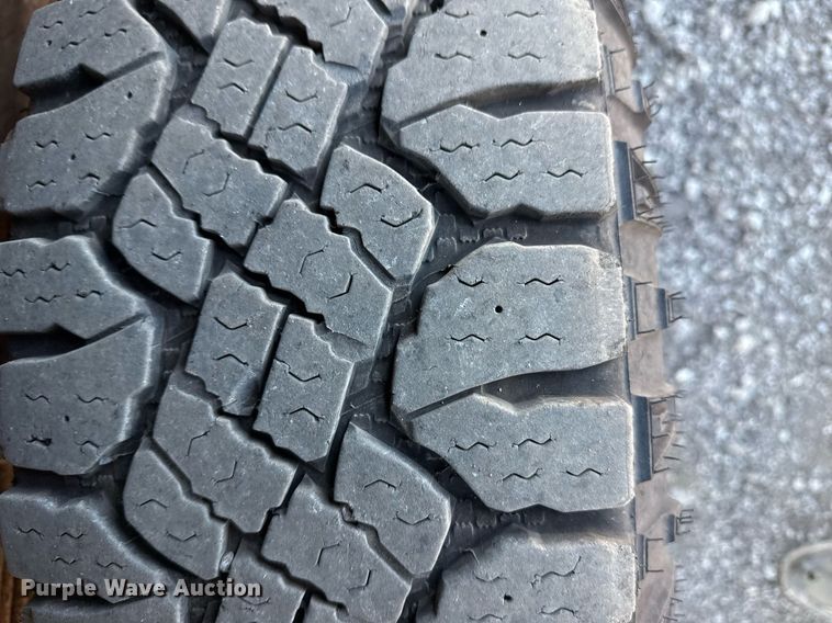 image for item EG2404 2015 Ford F350 Super Duty SuperCab utility bed pickup truck