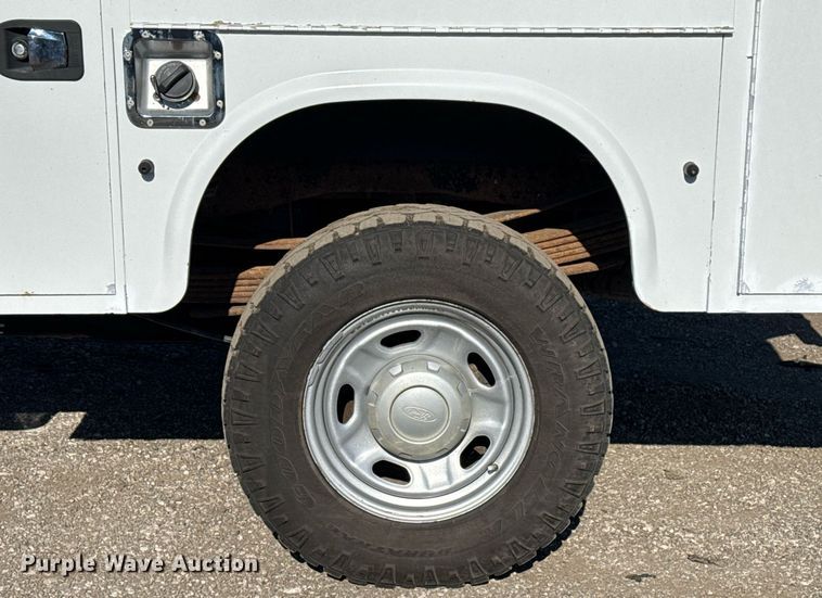 image for item EG2404 2015 Ford F350 Super Duty SuperCab utility bed pickup truck